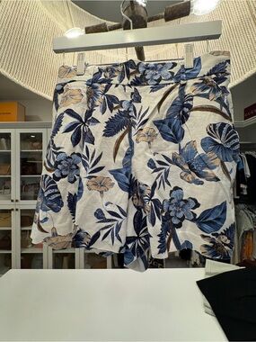 Floral Print Linen Women's Bermuda Shorts in Blue & Cream
